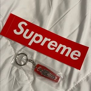 SUPREME SKELETON KEYCHAIN